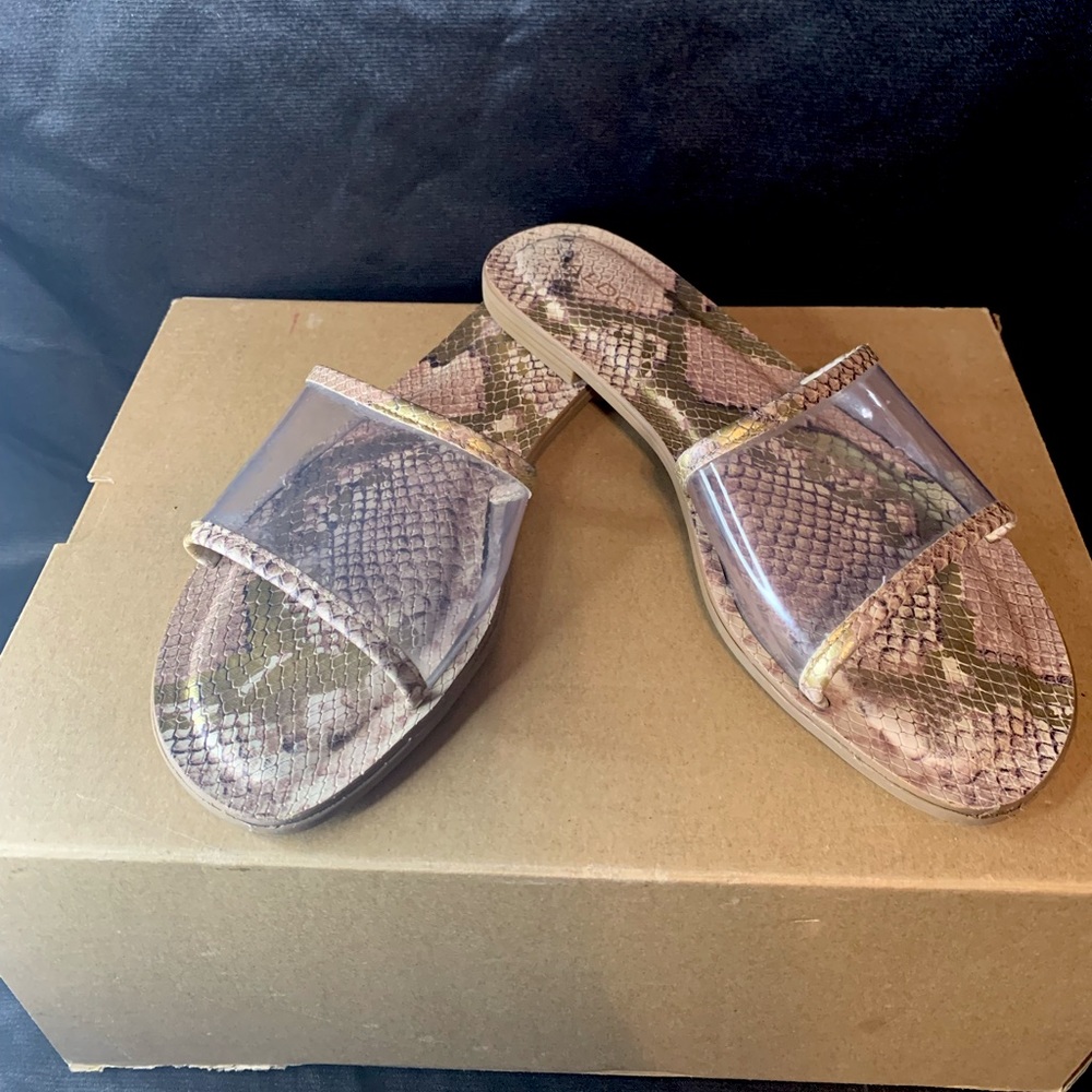 Reptile skin like clear front sandals 🐊